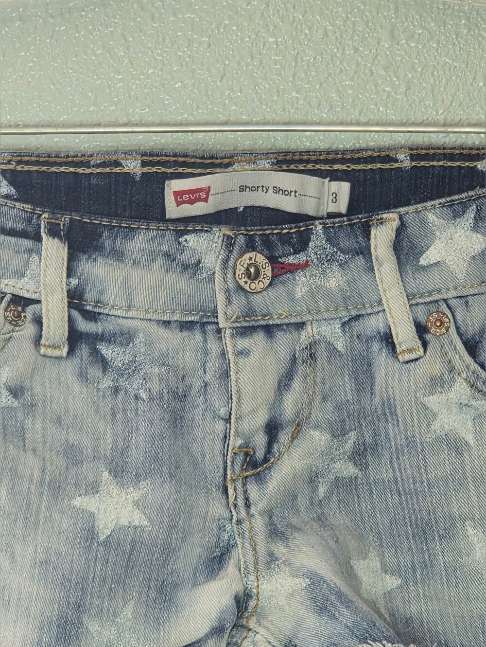 Levi's "Shorty Short" Low Rise Star Print Denim Cutoff Shorts - Size 3 - Picture 3 of 9
